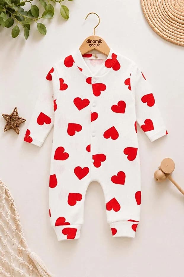 Kız Bebek Kalpli Baskılı Çıtçıtlı Yenidoğan Bebek Tulumu %100 Pamuk Esnek 1-3-6 Aylık