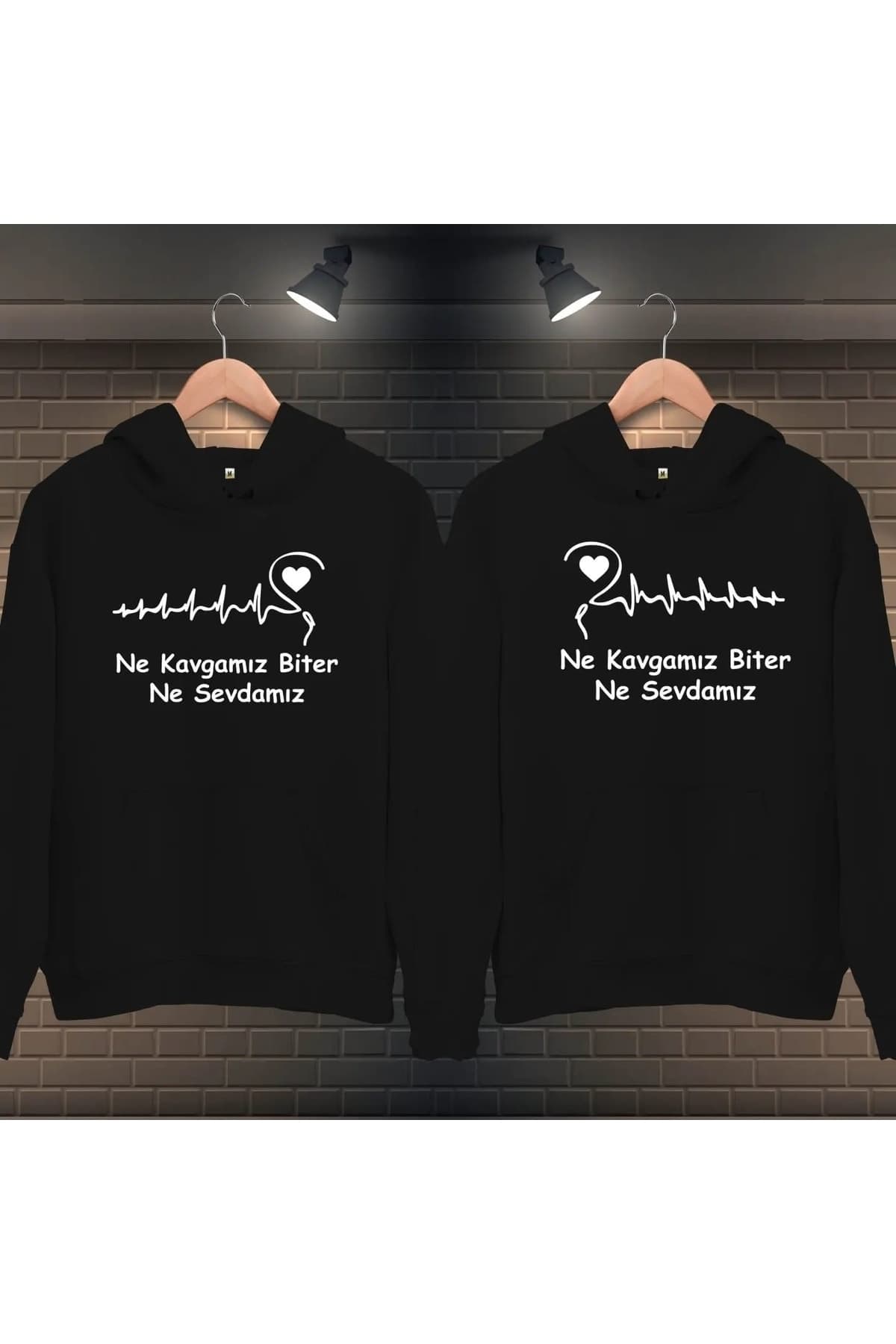 - Sevgili Kombini - Ne Kavgamız Biter Ne Sevdamız Baskılı Kapüşonlu Sweatshirt